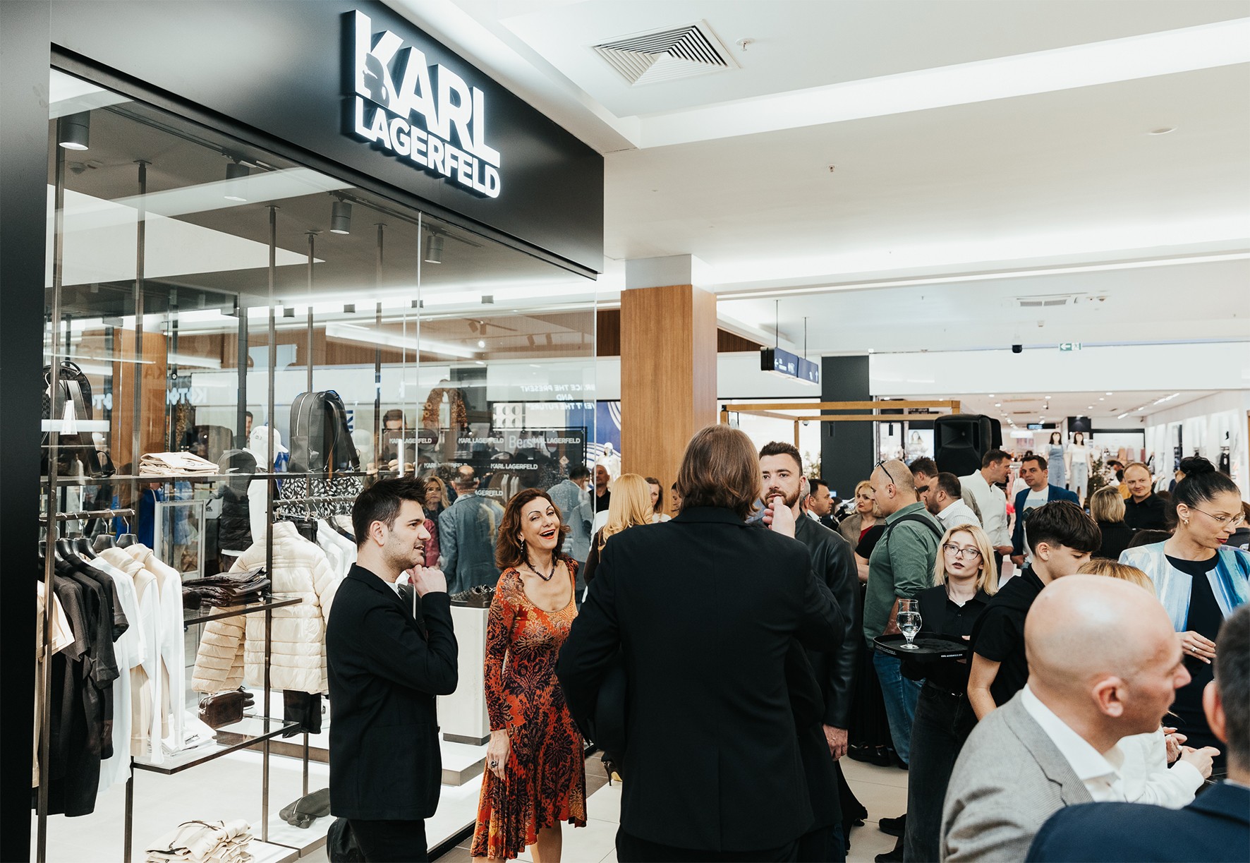 Свечено отворена првата моно-бренд продавница KARL LAGERFELD во Skopje City Mall: Добредојдовте во светот на KARL LAGERFELD.