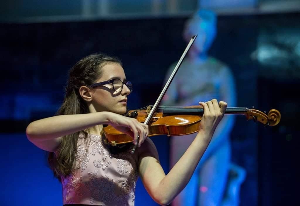 Македонска виолинистка го освојува светот: Маријана Лазаревиќ со над 30 државни и меѓународни награди!