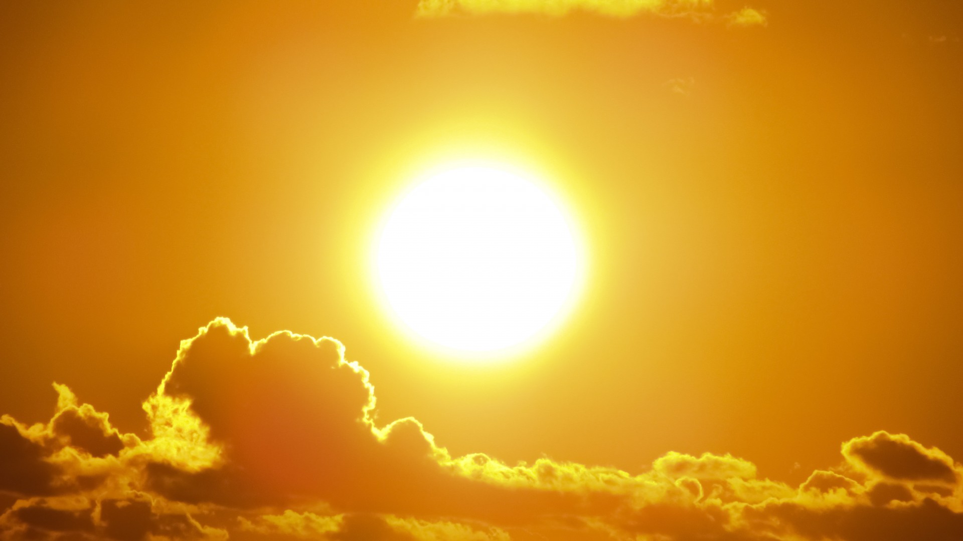ФАКТ НА ДЕНОТ: Колку минути ѝ се потребни на сончевата светлина да стигне до Земјата?
