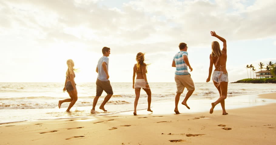 ТЕСТ: Со кој ќе се сончаш на песочните плажи ова лето?