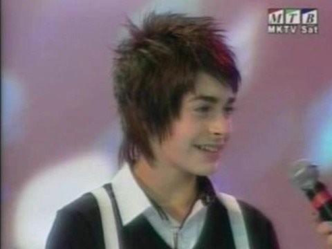 (ФОТО) Во 2008 ја претставуваше Македонија на Јуниорската Евровизија: Боби Андонов 11 години подоцна!