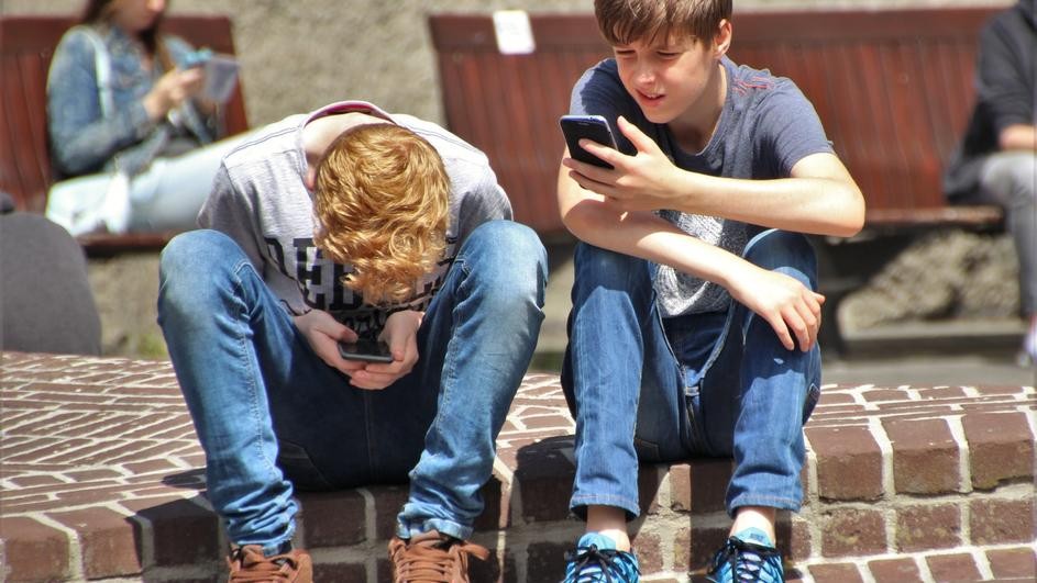 Тинејџерите повеќе го сакаат Јутјуб, Фејсбук испадна од игра!