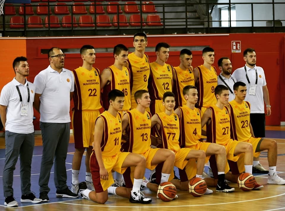 Во Бугарија победа без пораз, во Европа 12 - ти: Кошаркарите до 16 години покажаа како се игра баскет во Македонија