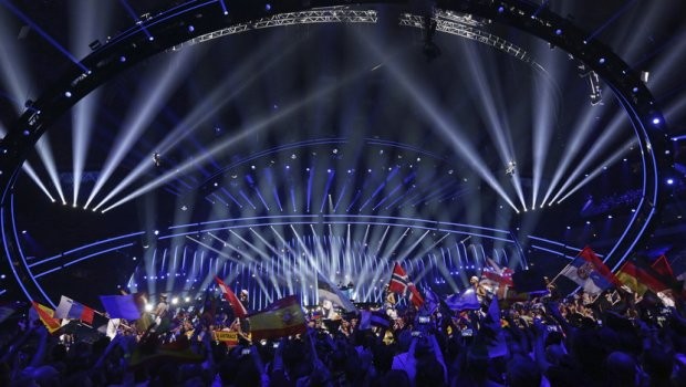 (ВИДЕО) Започна снимањето на филмот „Евровизија“: Позната пејачка се појави на сетот