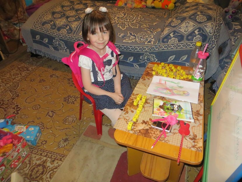 Напуштена од родителите, живее во куќа од кал: 6 - годишно девојче откако знае за себе јаде само маргарин и леб