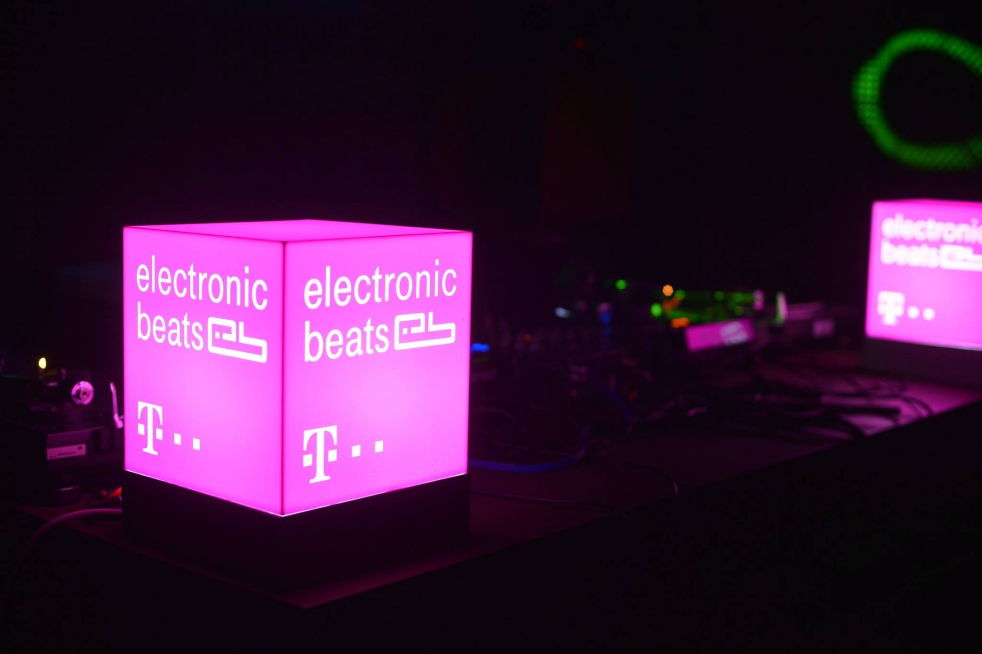 Современи електронски звуци од странски и домашни изведувачи на Telekom Electronic Beats Picnic