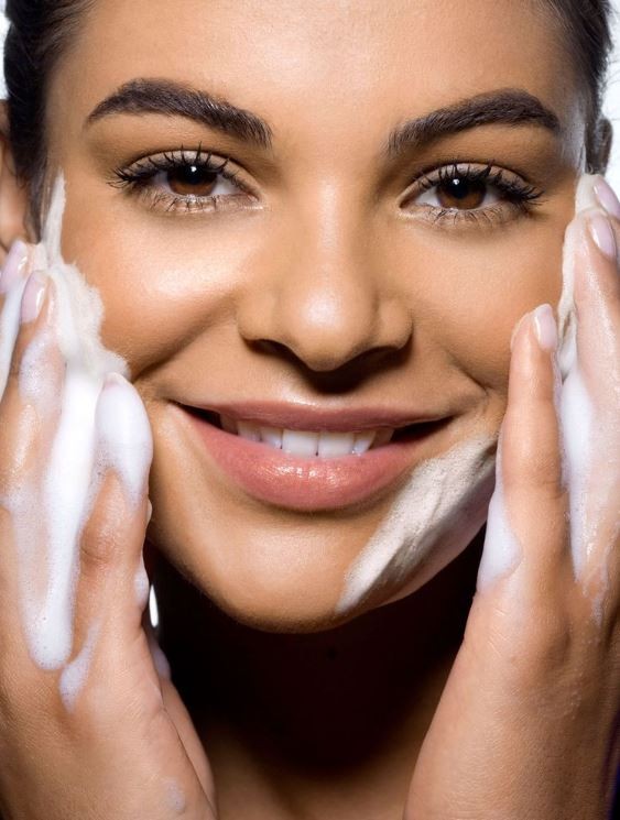 Не правете ги овие третмани на вашата кожа: Ќе ја влошите состојбата со акните уште повеќе