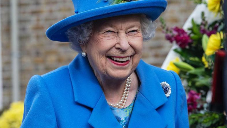 Еднаш годишно им се препушта на професионалци: Кралицата се шминка сама