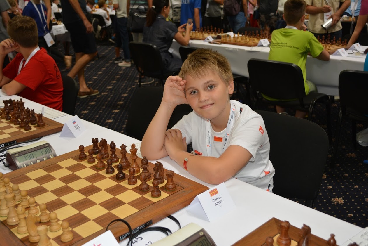 Има 12 години и неверојатен талент: Интервју со најуспешниот млад шахист Антон
