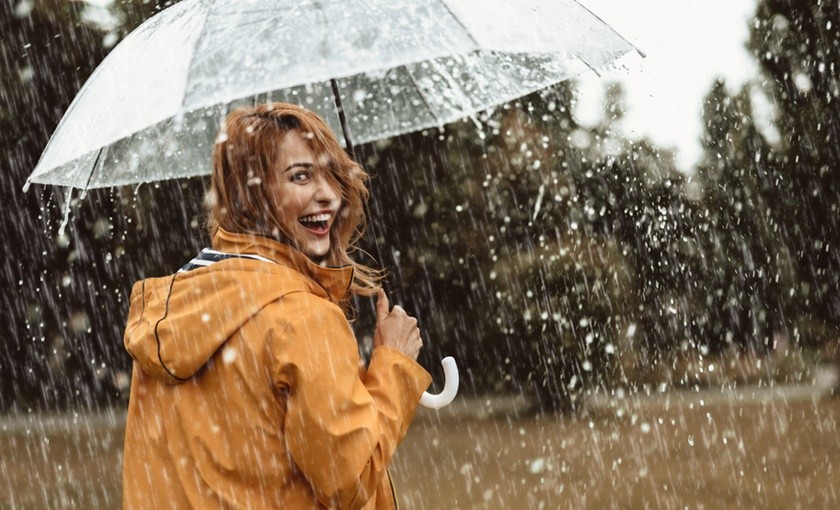 Победете ги влагата и дождот: 3 фризури кои се идеални за оваа сезона