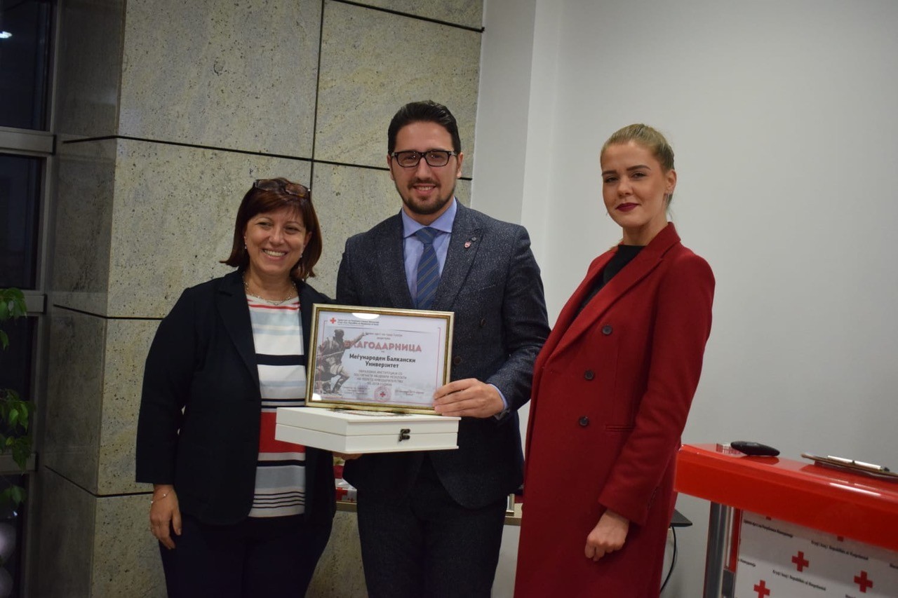 Меѓународниот Балкански Универзитет ја доби 13то Ноемвриската награда за најдобри резултати во крводарителството