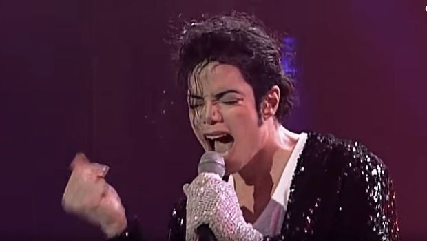 Белата ракавица на Мајкл Џенскон добива мјузикл: Зошто кралот на попот не ја симнуваше од 1982?