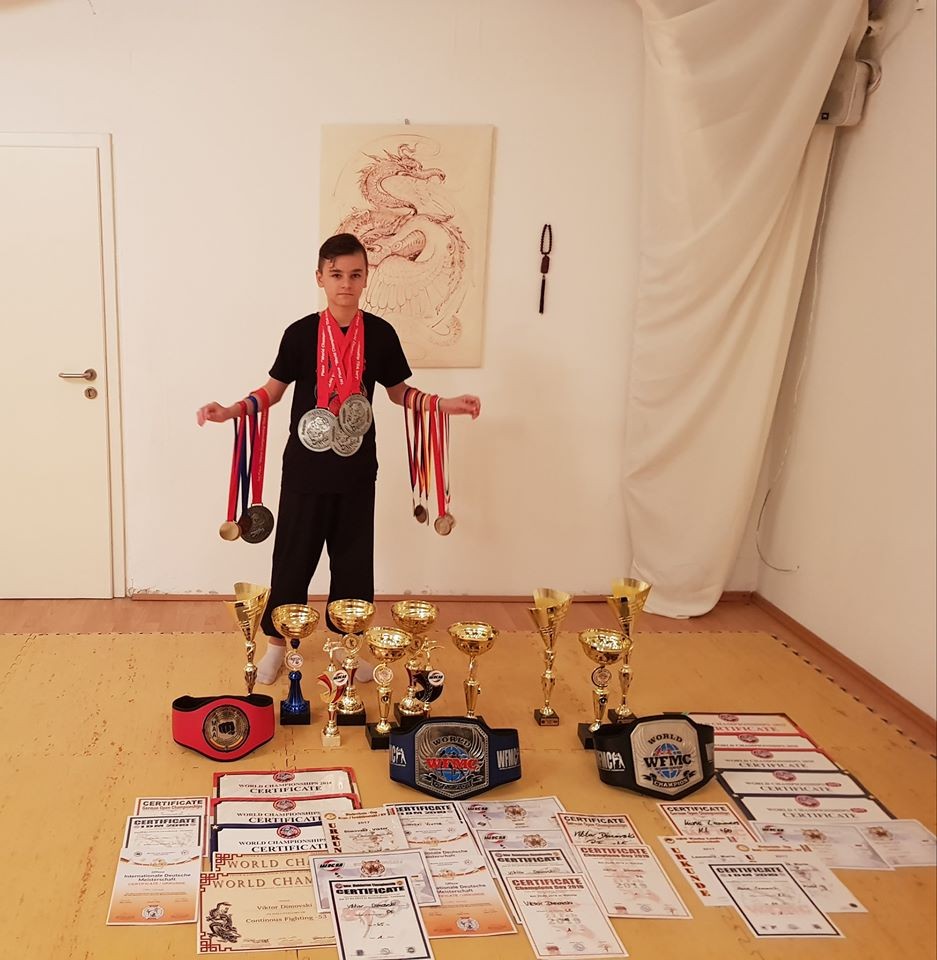 Млад македонец светски шампион во кик-бокс: За неполна година освои 12 медали
