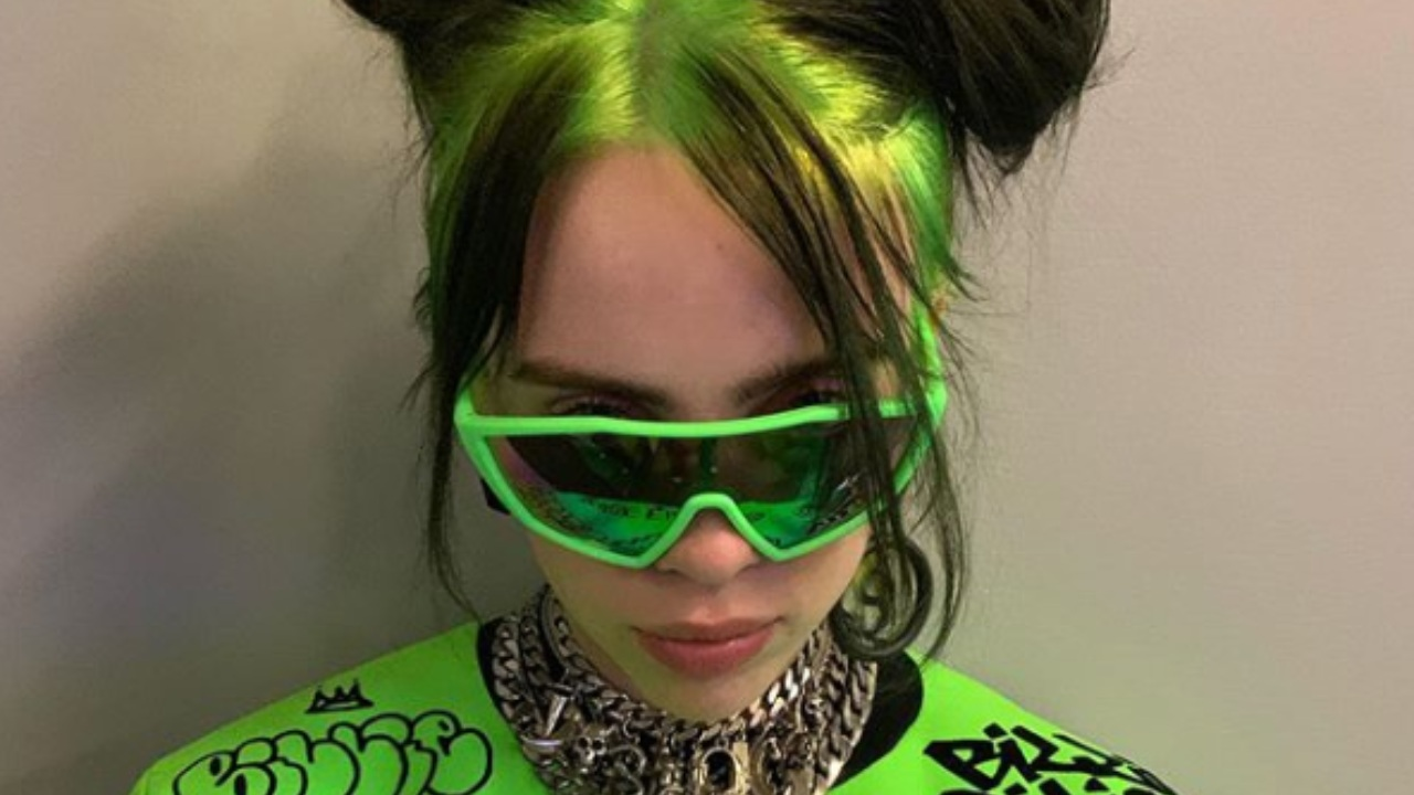 Од сива до зелена: Во кои бои и беше косата на Били Ајлиш во 2019 година?