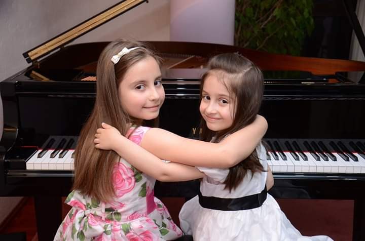 Пијанистките Мазнејкови со 194 настапи: Им се насмевнува светска слава