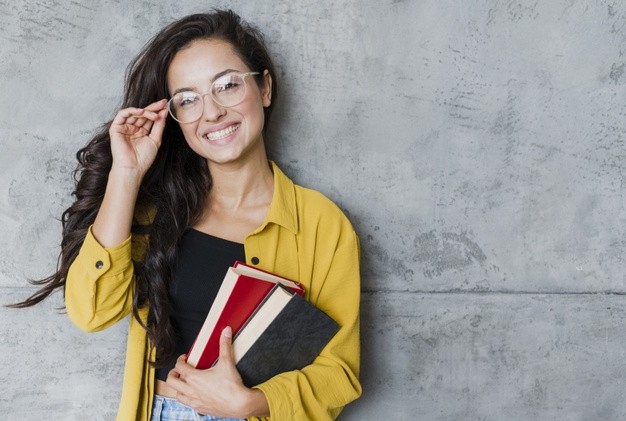 6 мејкап совети: Како да се нашминкаш доколку носиш очила?