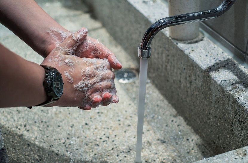 Колку пати на ден треба да ги миеме рацете за да ја налиме можноста од заразата коронавирус?