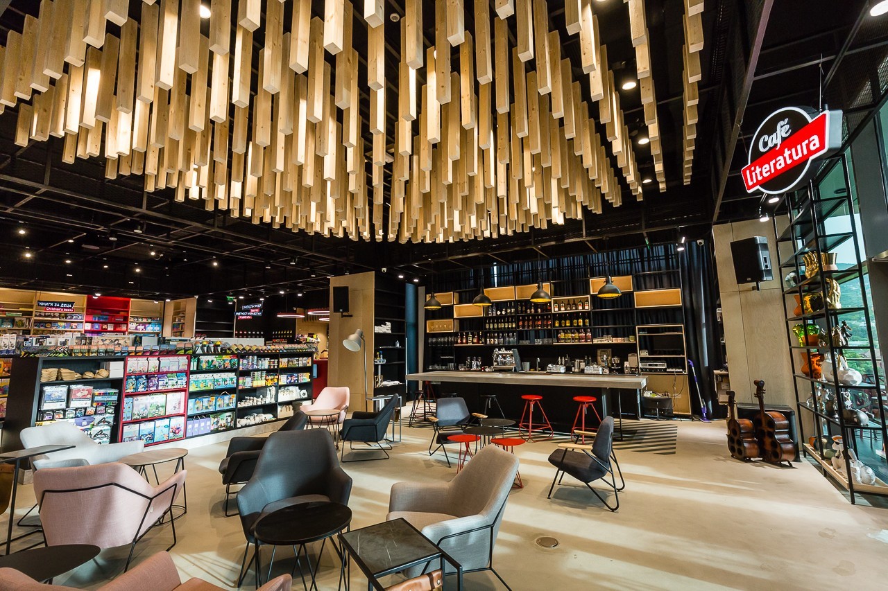 Почнува со работа Cafe Literatura: Најубавото кафе во најголемата книжарница во Македонија – Literatura.mk Superstore
