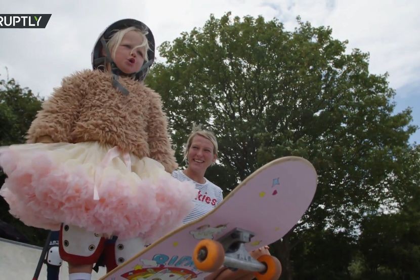 Запознајте ја принцезата на скејтборд: Тригодишното девојче е чудо од дете