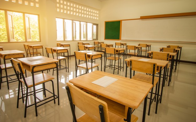 Рано е за „радост“: Ќе се вратат ли учениците во училишните клупи од септември?