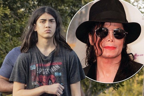 Синот на Мајкл Џексон покажа во каква куќа живее: Толку мал, а  веќе има палата