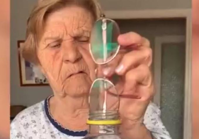 Баба Роса со урнебесен трик на ТикТок: Луѓето плачат од смеење