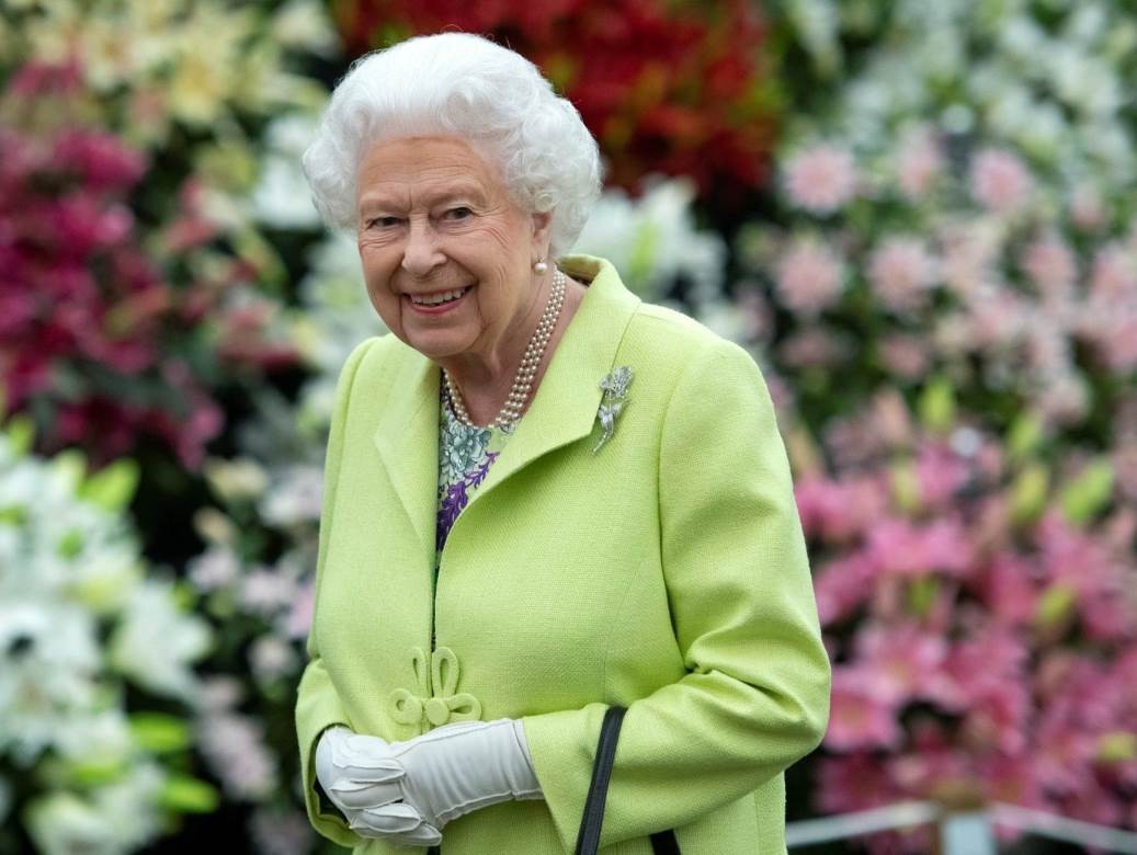 Мистеријата е откриена: Се знае кога и на кој кралицата Елизабета ќе ја пренесе круната