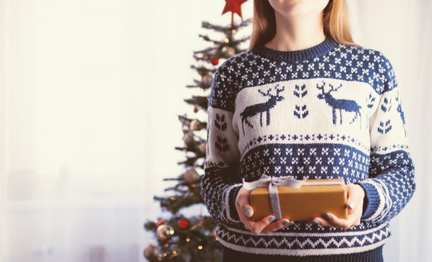 Божиќни џемпери се голем хит секоја години: 5 кои се сѐ, само грди не