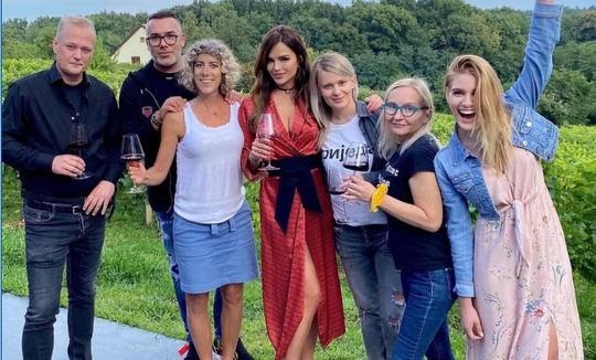 Северина пред два месеци со пријателите уживала кај младиот винар: Има фотографии од таа дружба
