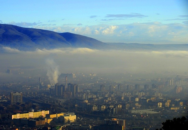 Скопје повторно се гуши во смог: Како да се заштитиме од загадениот воздух?