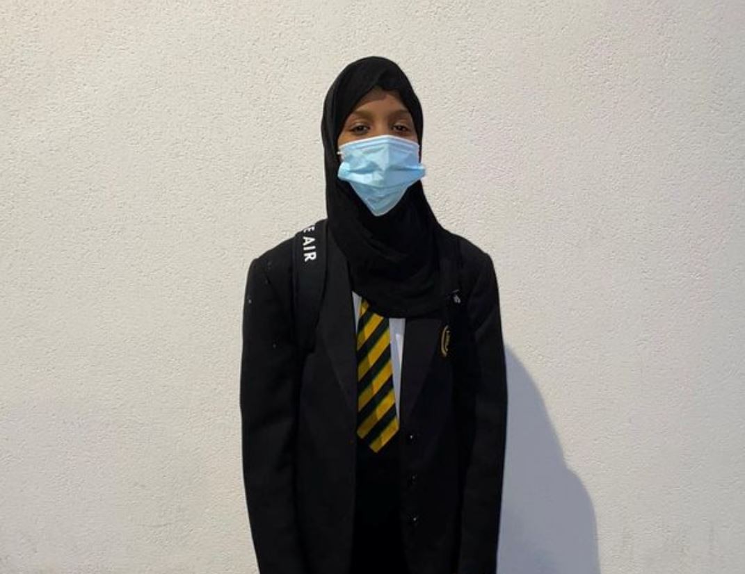 Училиштето ѝ забранува да носи долго здолниште: Се чувствувам злоупотребено