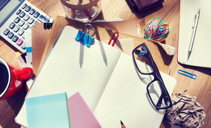 9 работи кои треба да ги имаш на бирото додека учиш: Сѐ друго ќе ти го одвлекува вниманието