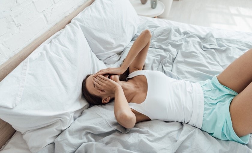 Се чувствуваш лошо и вознемирено наутро и едвај стануваш од кревет: 5 мали нешта кои ќе ти помогнат