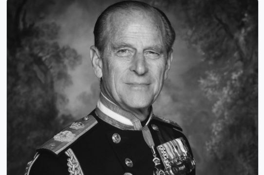 Тажна вест пристигна од кралскиот двор: Почина принцот Филип на 99-годишна возраст