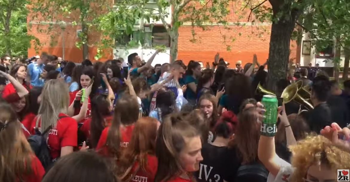 Време е за матура: Средношколците од Србија добија матурска забава на отворено