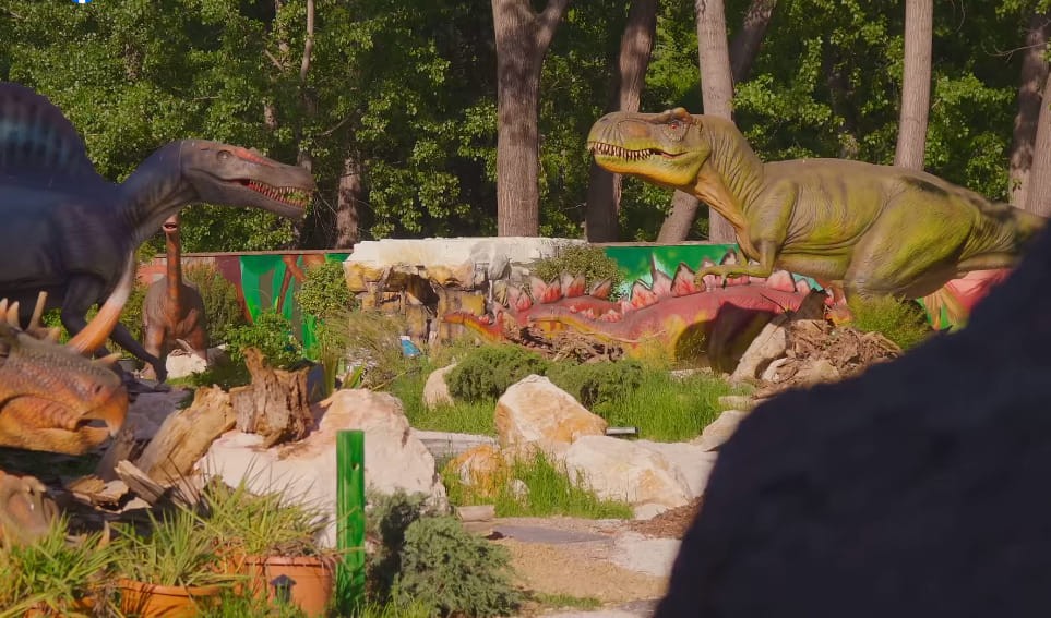 Со 41 диносаурус, од кои дел се движат и испуштаат звуци: Утре се отвора Дино Парк Скопје