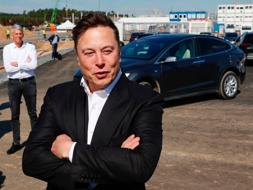 Следните Тесла автомобили ќе лебдат еден метар над земја: Илон Маск ги откри новите цели