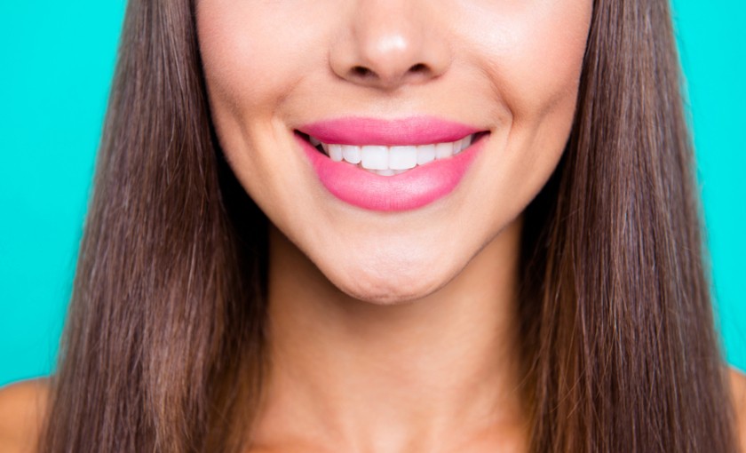 Рецепт за избелување на заби од 3 намирници: Дури и стоматолизите велат дека ова е во ред