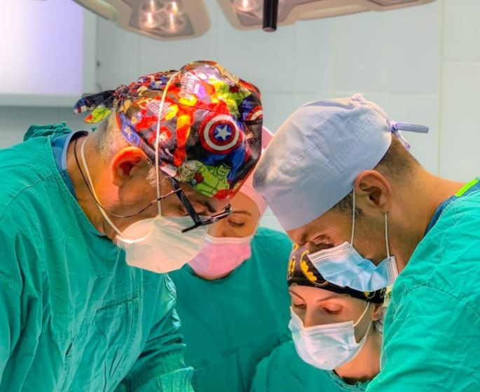 Прва операција од ваков тип во земјава: На 17-годишно момче му отстранија тумор од десната подлактица