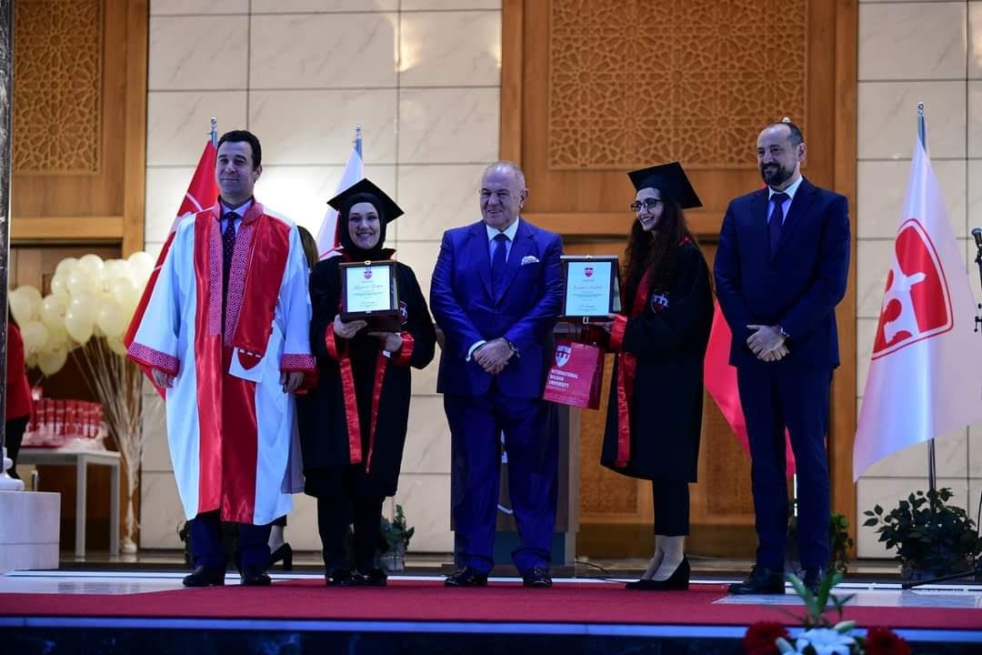 Свечено доделени дипломите на дипломираните студенти од Меѓународниот балкански универзитет