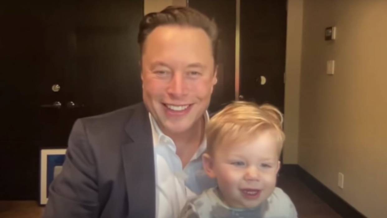 Го засени познатиот татко: Синот на Илон Маск се вклучи на видео повик и стана ѕвезда на социјалните мрежи