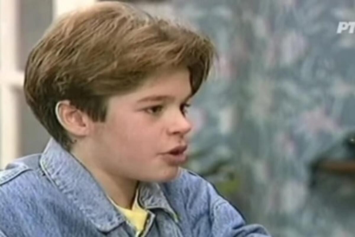 Пред повеќе од 20 години глумеше во „Породично благо“: Како изгледа денес момчето кое тогаш го освои регионот?
