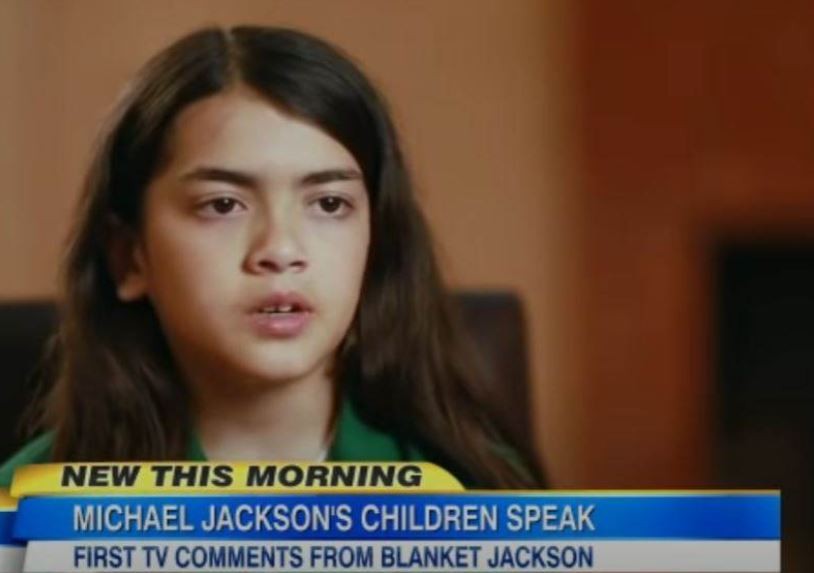 Помалиот син на Мајкл Џексон го викале „Ќебенце“: Претрпел насилство, а сега по 10 години е виден во јавноста