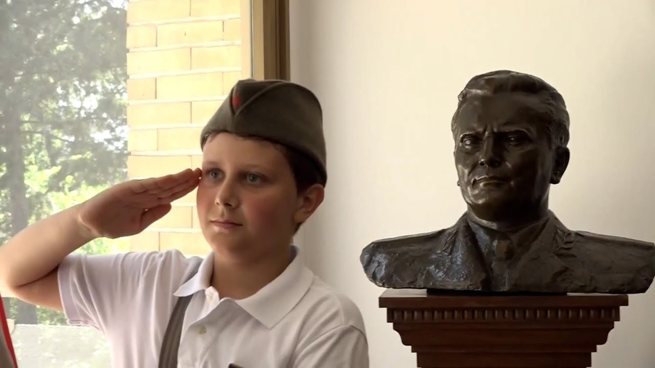 11-годишниот Новак го засакал Тито и СФРЈ преку Јутјуб: Сонував како живеам во Југославија (ВИДЕО)