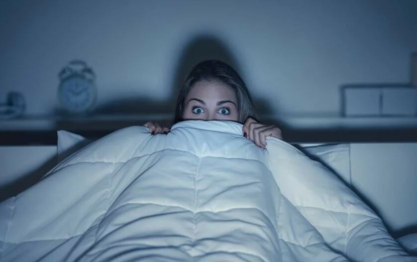 Се плашиш по гледањето хорор филмови? Со овие 9 совети ќе заспиеш без никаков страв