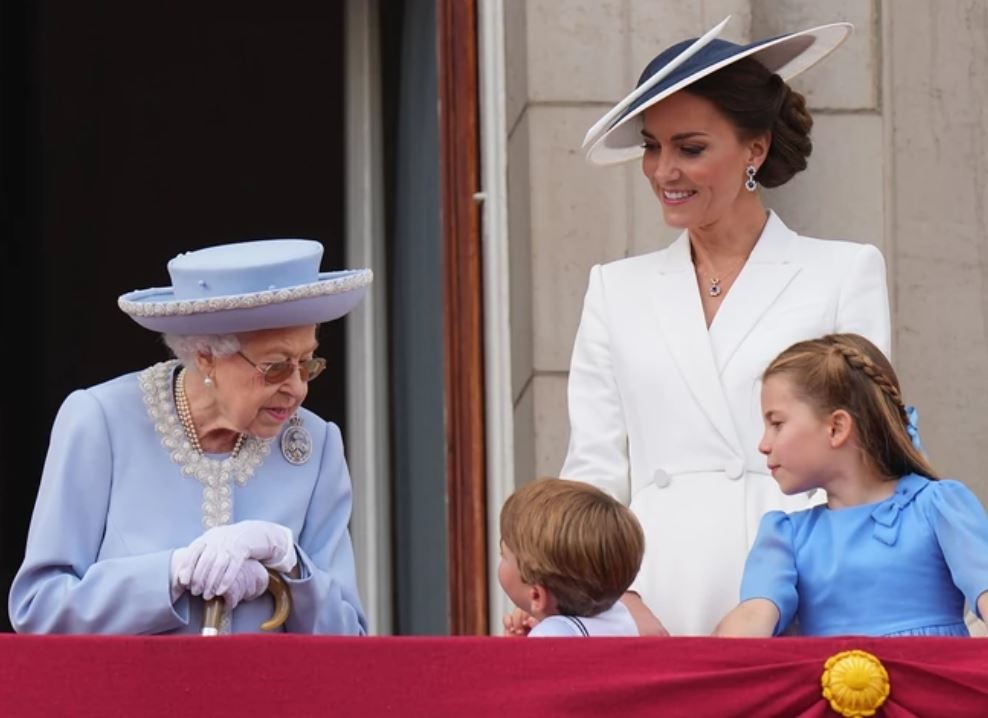 Кејт откри што кажал принцот Луис за прабаба му, кралицата Елизабета II: Најмалиот син на принцезата ги разнежни сите