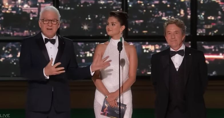 Таа го заслужува најголемиот трофеј: Шегите на Селена на доделувањето на Еми наградите, најмногу ја насмеаја публиката
