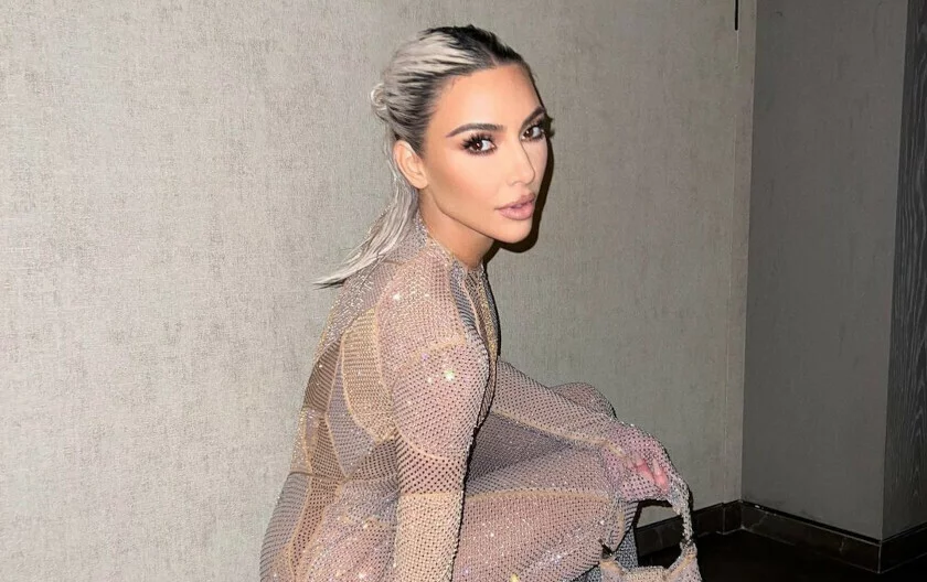 Фризурата која сите ја носиме „по дома“ стана нова опсесија на Ким Кардашијан: Сега само вака ја прави косата (ФОТО)