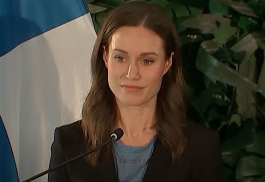 Финската премиерка Сана Марин пораснала во лезбејски брак