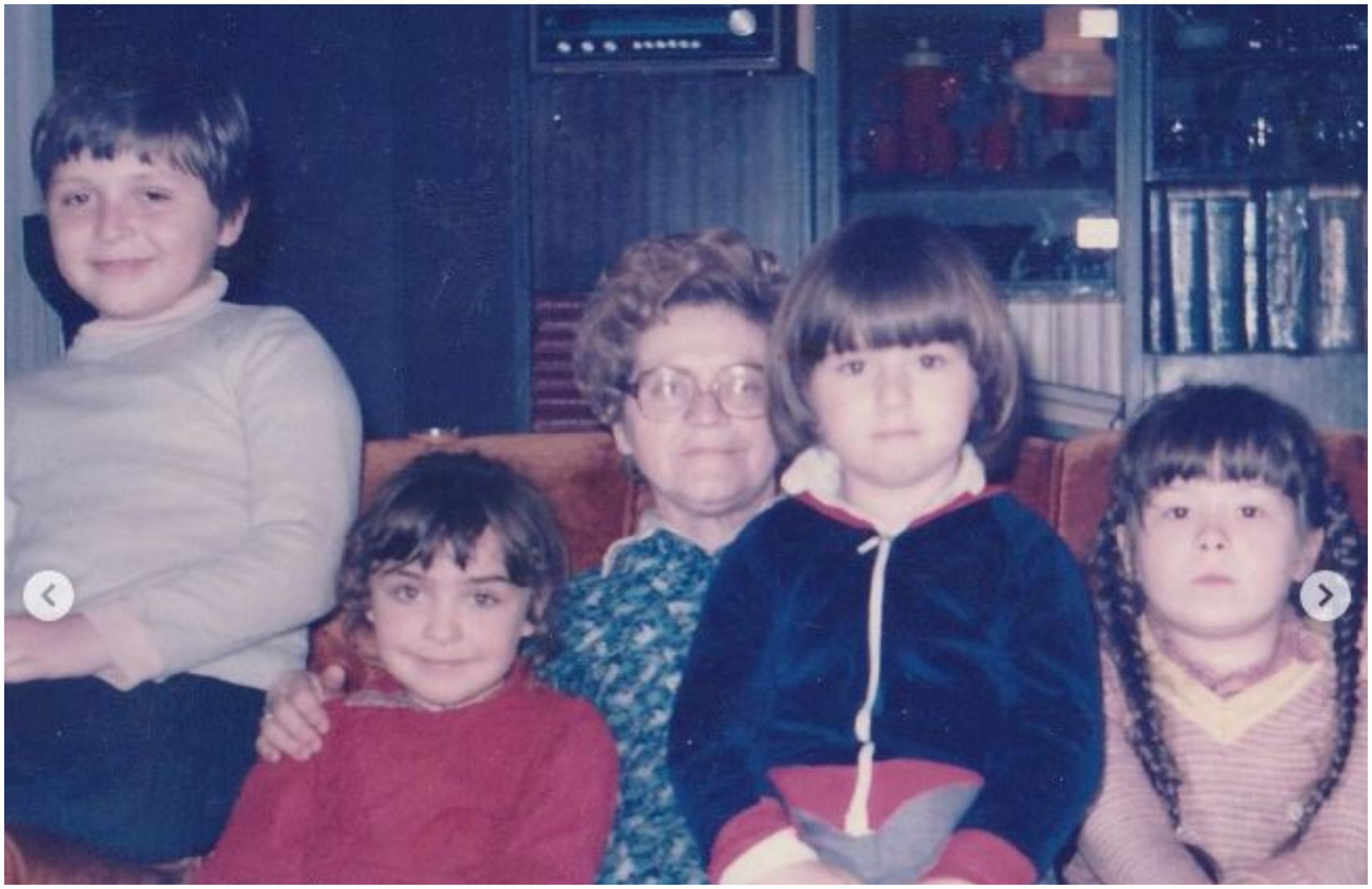 Баба ми особено ја сакаше сестра ми, а мене ми беше главен фан: Каролина Гочева со фотографија емотивно се потсети на детството (ФОТО)